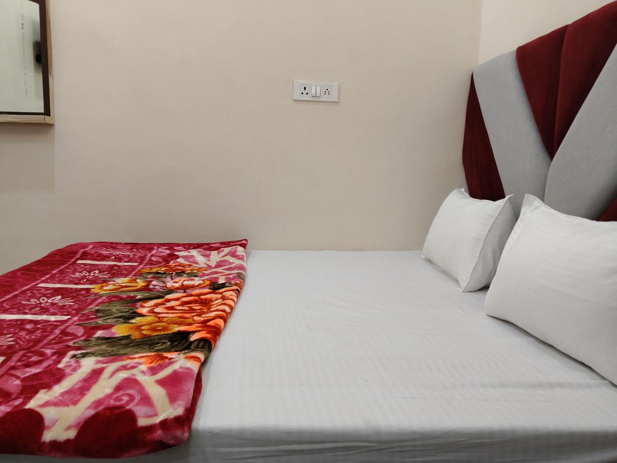 Rudraksha Hotel Varanasi Exterior photo